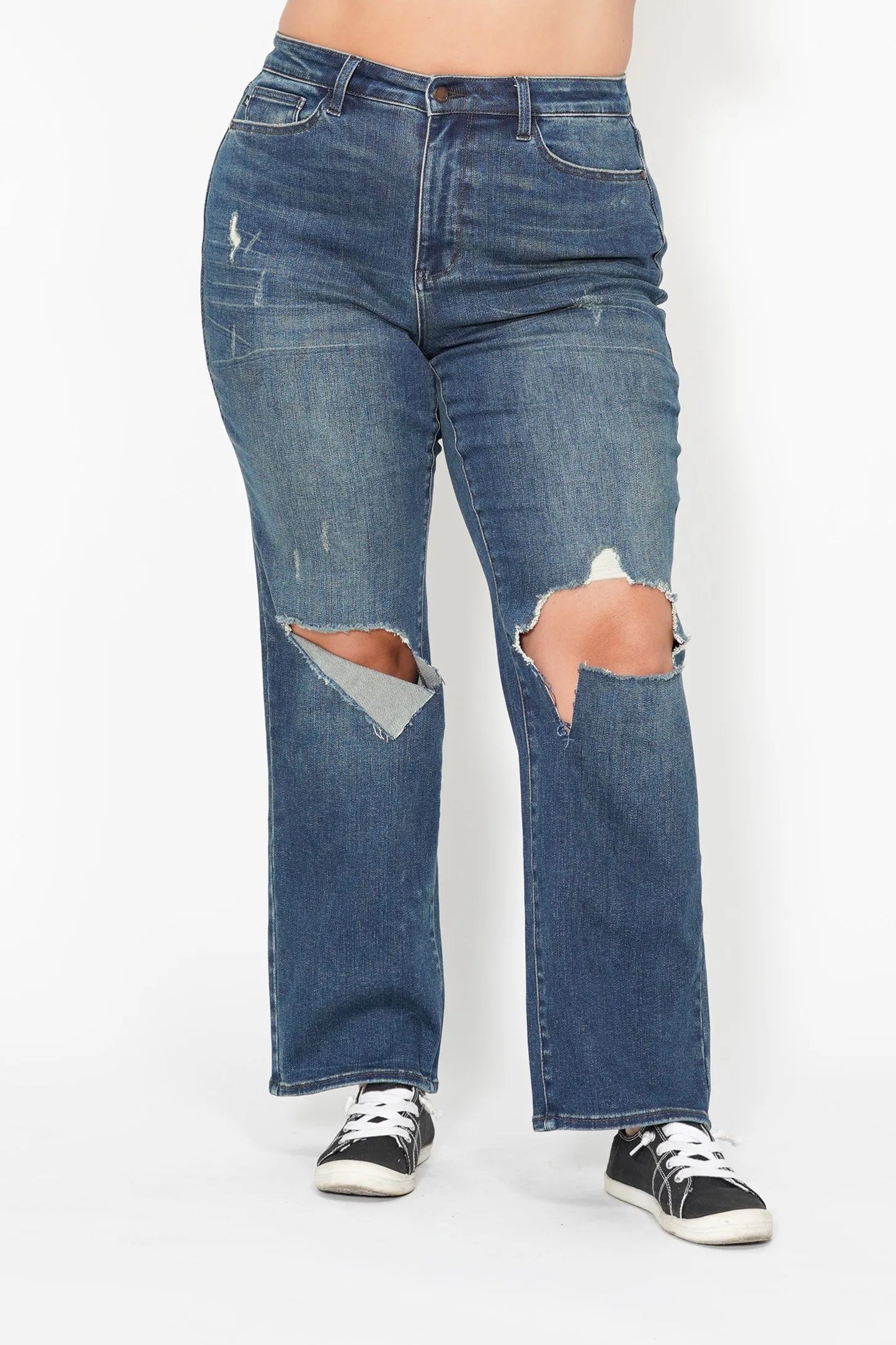 High Waist Ripped Knee Dad Jeans – outfit idea for women | Ro + Ivy