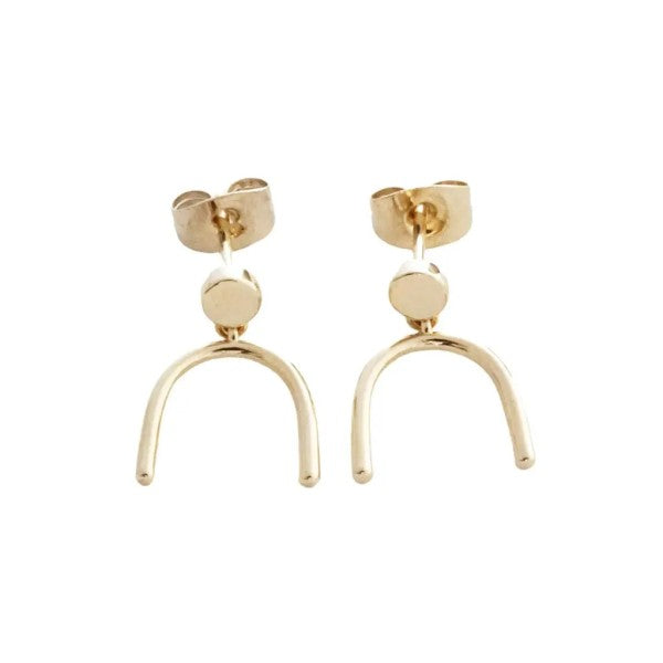 June Arch Stud Earrings – outfit idea for women | Ro + Ivy