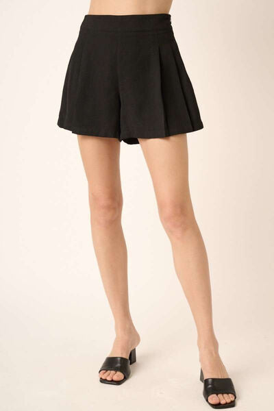 Side Invisible Zipper Pleated Shorts in Black Trendy Shorts Outfit Idea for Women | Ro + Ivy
