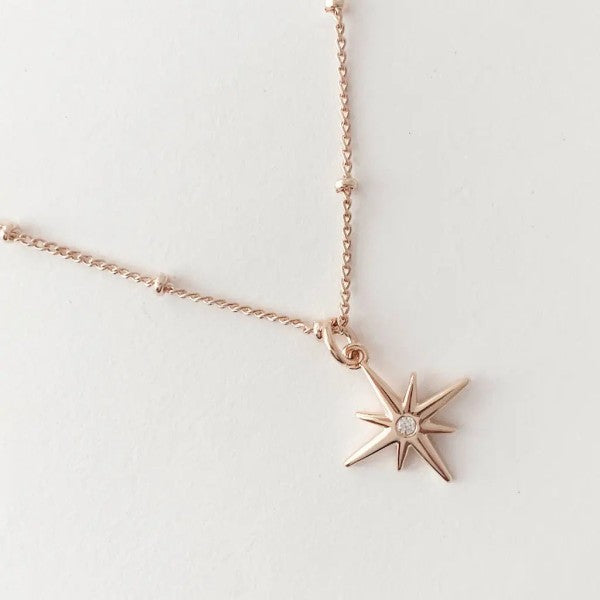 North Star Necklace – outfit idea for women | Ro + Ivy