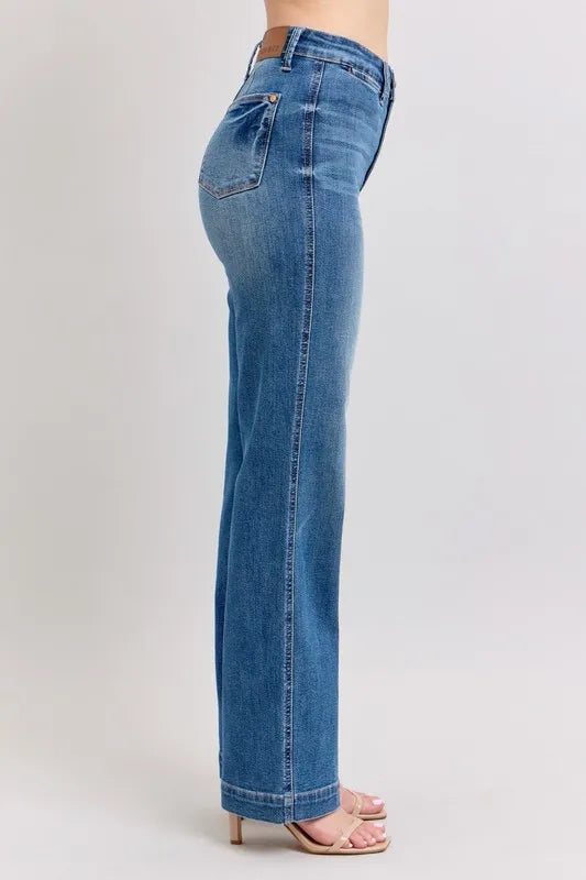 High Waist Contrast Thread Straight Jeans – outfit idea for women | Ro + Ivy