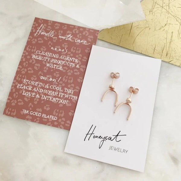 June Arch Stud Earrings – outfit idea for women | Ro + Ivy
