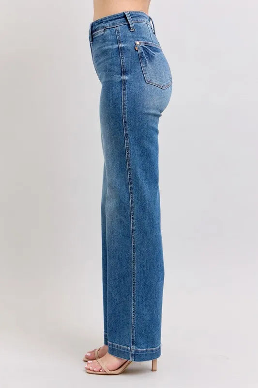High Waist Contrast Thread Straight Jeans – outfit idea for women | Ro + Ivy