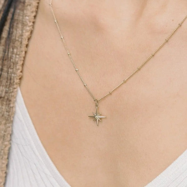 North Star Necklace – outfit idea for women | Ro + Ivy