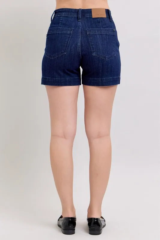 High Waist Denim Shorts in Dark Blue – outfit idea for women | Ro + Ivy