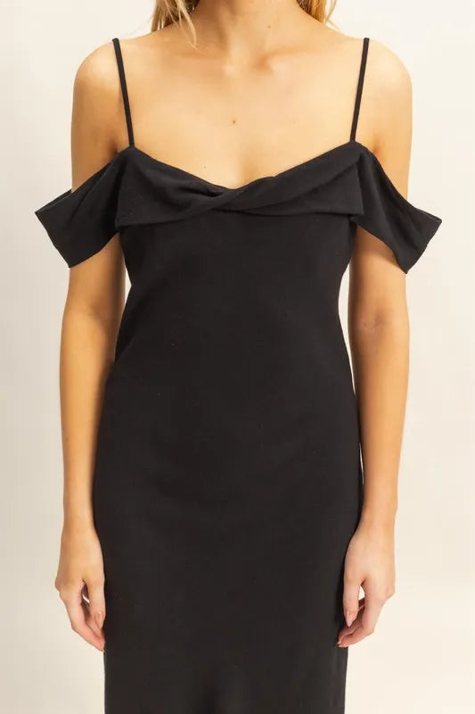 Flattering Fit Cami Maxi Dress in Black – outfit idea for women | Ro + Ivy