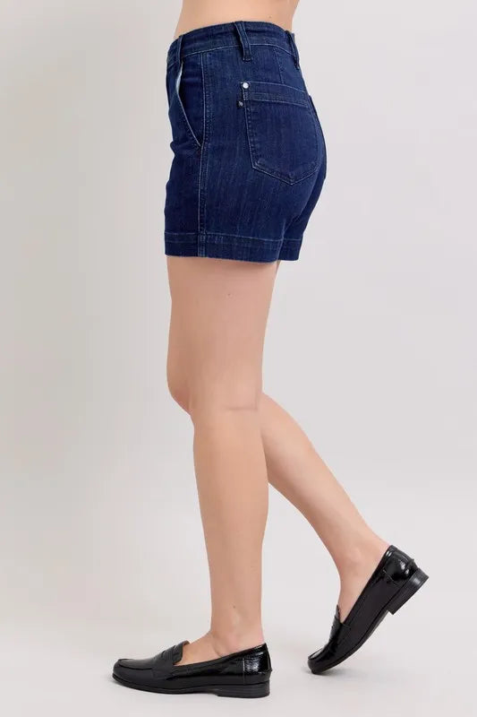 High Waist Denim Shorts in Dark Blue – outfit idea for women | Ro + Ivy
