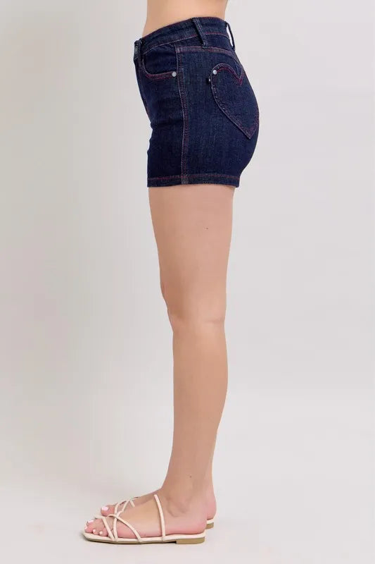 High Waist Heart Shaped Back Pockets & Red Thread Denim Shorts – outfit idea for women | Ro + Ivy