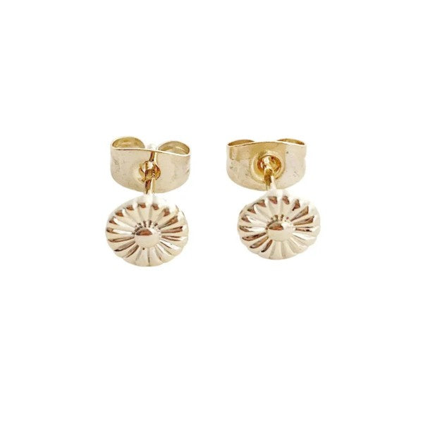 Daisy Stud Earrings – outfit idea for women | Ro + Ivy
