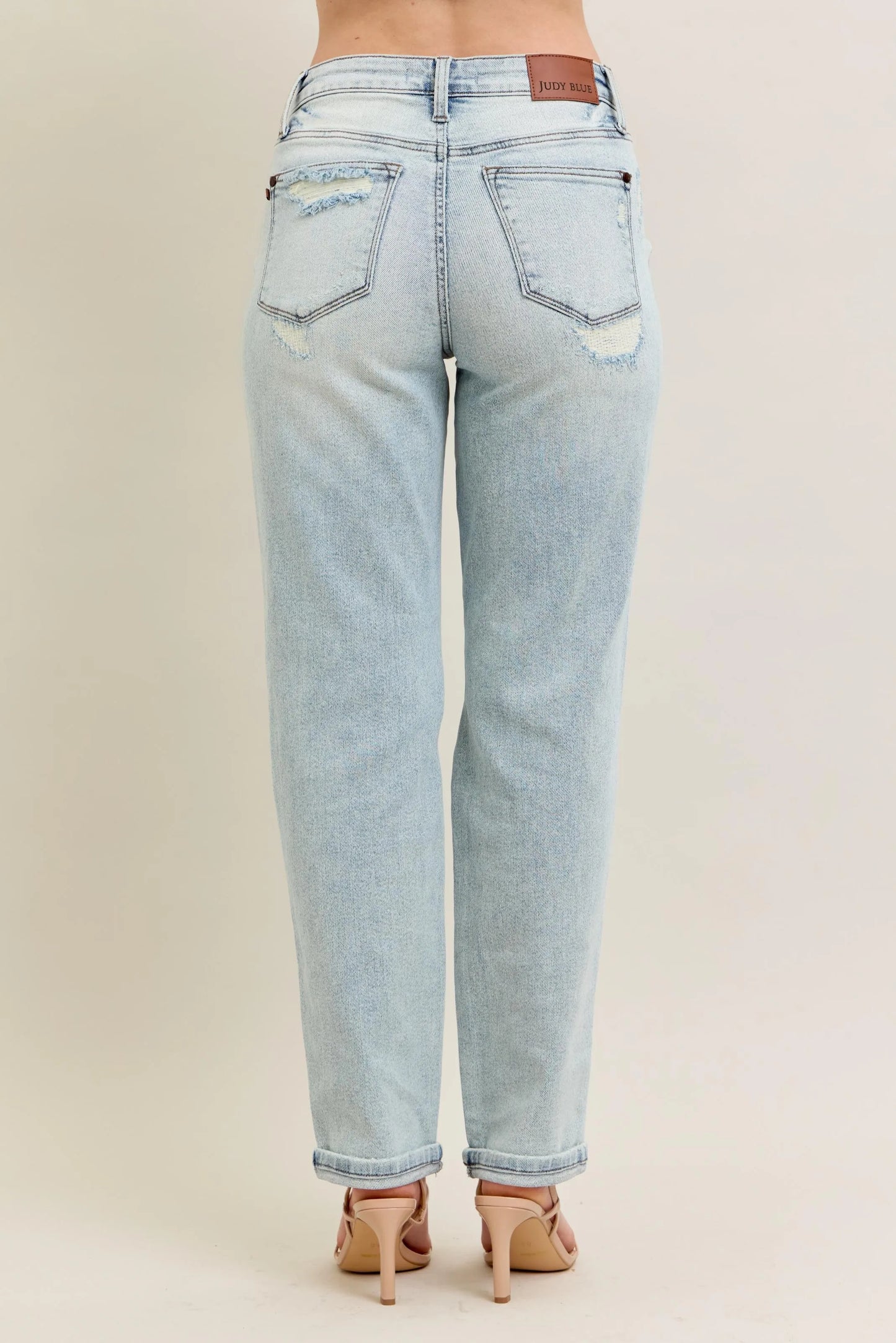 Distressed Single Cuff Boyfriend Jeans – outfit idea for women | Ro + Ivy