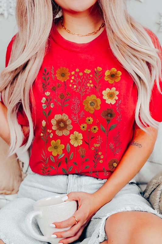 Retro Wildflowers Plus Size Graphic T-Shirt – RED outfit idea for women | Ro + Ivy