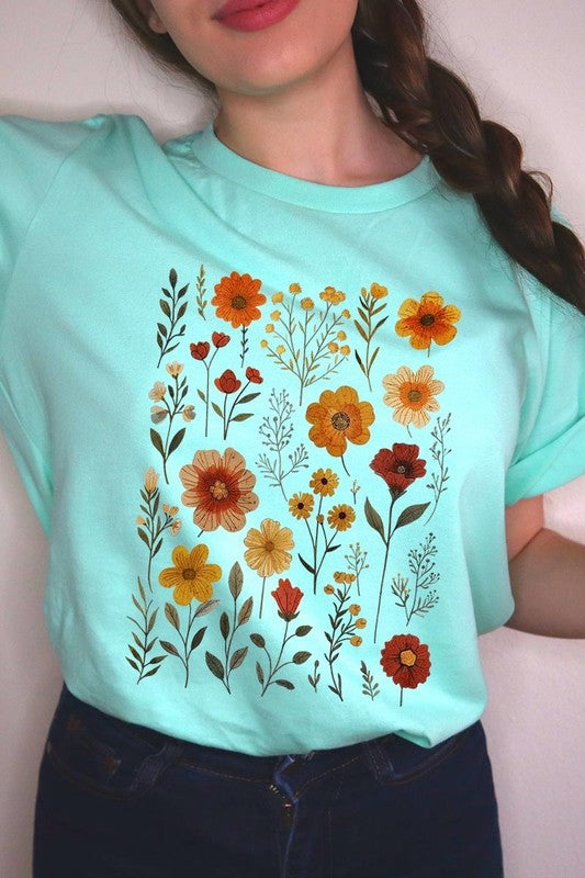 Retro Wildflowers Plus Size Graphic T-Shirt – MINT outfit idea for women | Ro + Ivy