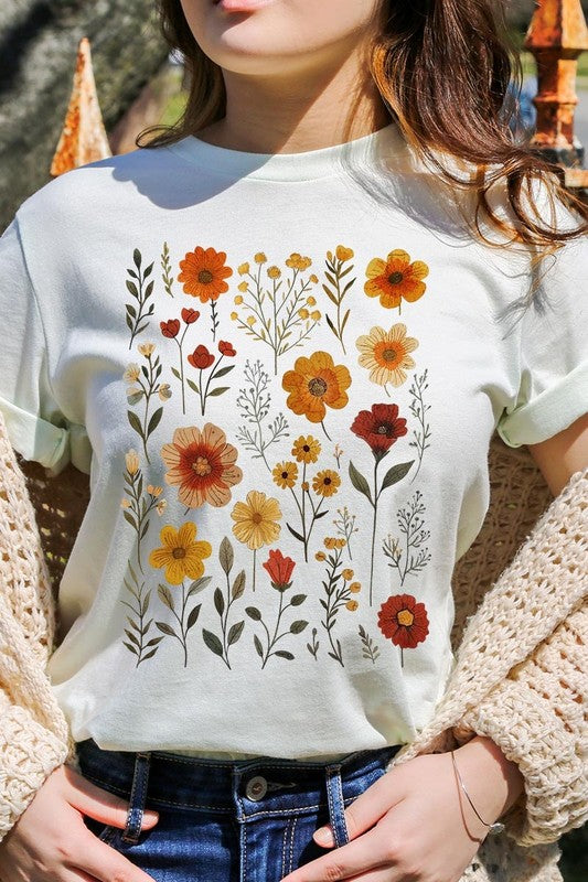 Retro Wildflowers Plus Size Graphic T-Shirt – CITRON outfit idea for women | Ro + Ivy