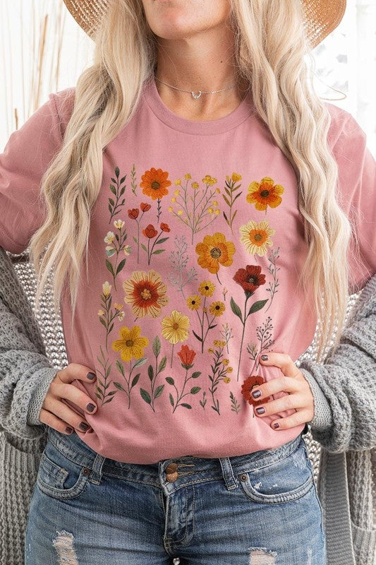 Retro Wildflowers Plus Size Graphic T-Shirt – MAUVE outfit idea for women | Ro + Ivy