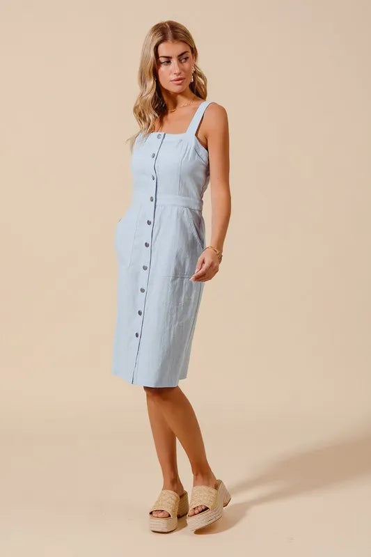 Button Down Pocket Front Pinafore Knee Length Dress in LT Denim – outfit idea for women | Ro + Ivy