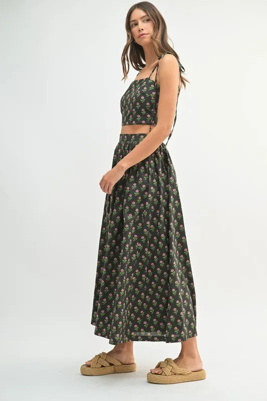 Floral Crop Top And Skirt Set – outfit idea for women | Ro + Ivy