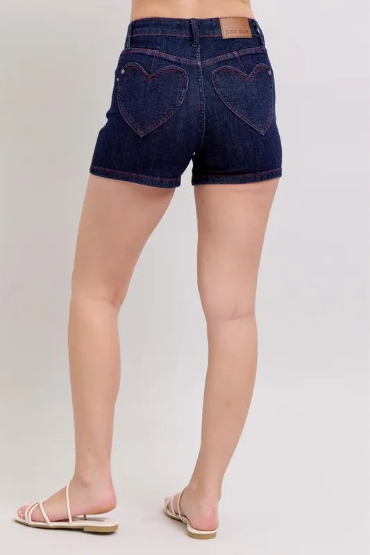 High Waist Heart Shaped Back Pockets & Red Thread Denim Shorts – outfit idea for women | Ro + Ivy