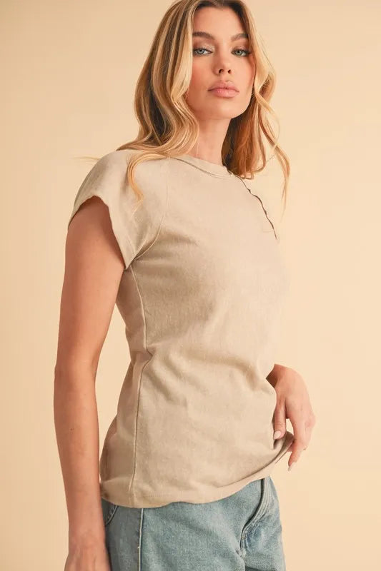 Round Neck Short Sleeve T-Shirt – outfit idea for women | Ro + Ivy