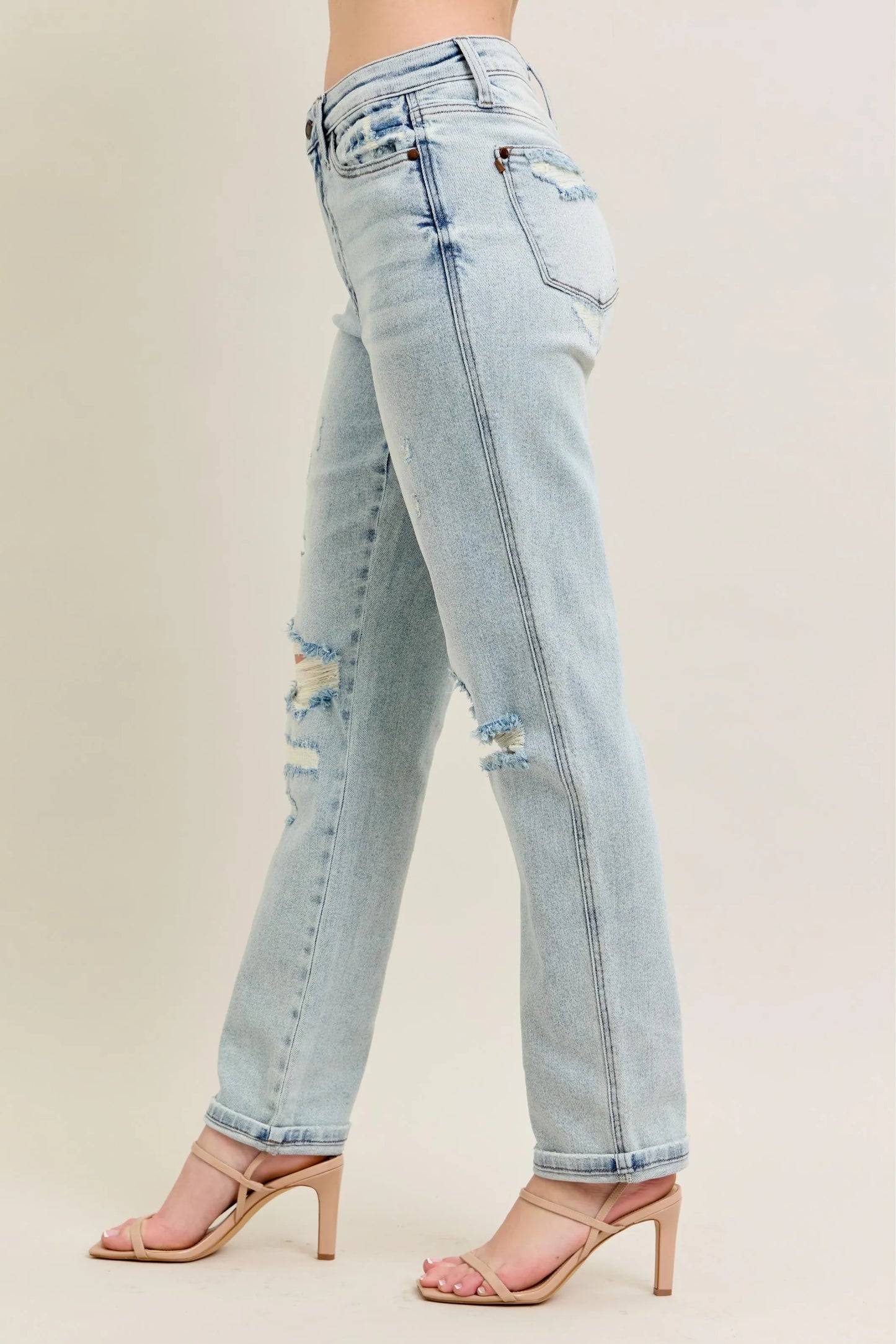 Distressed Single Cuff Boyfriend Jeans – outfit idea for women | Ro + Ivy
