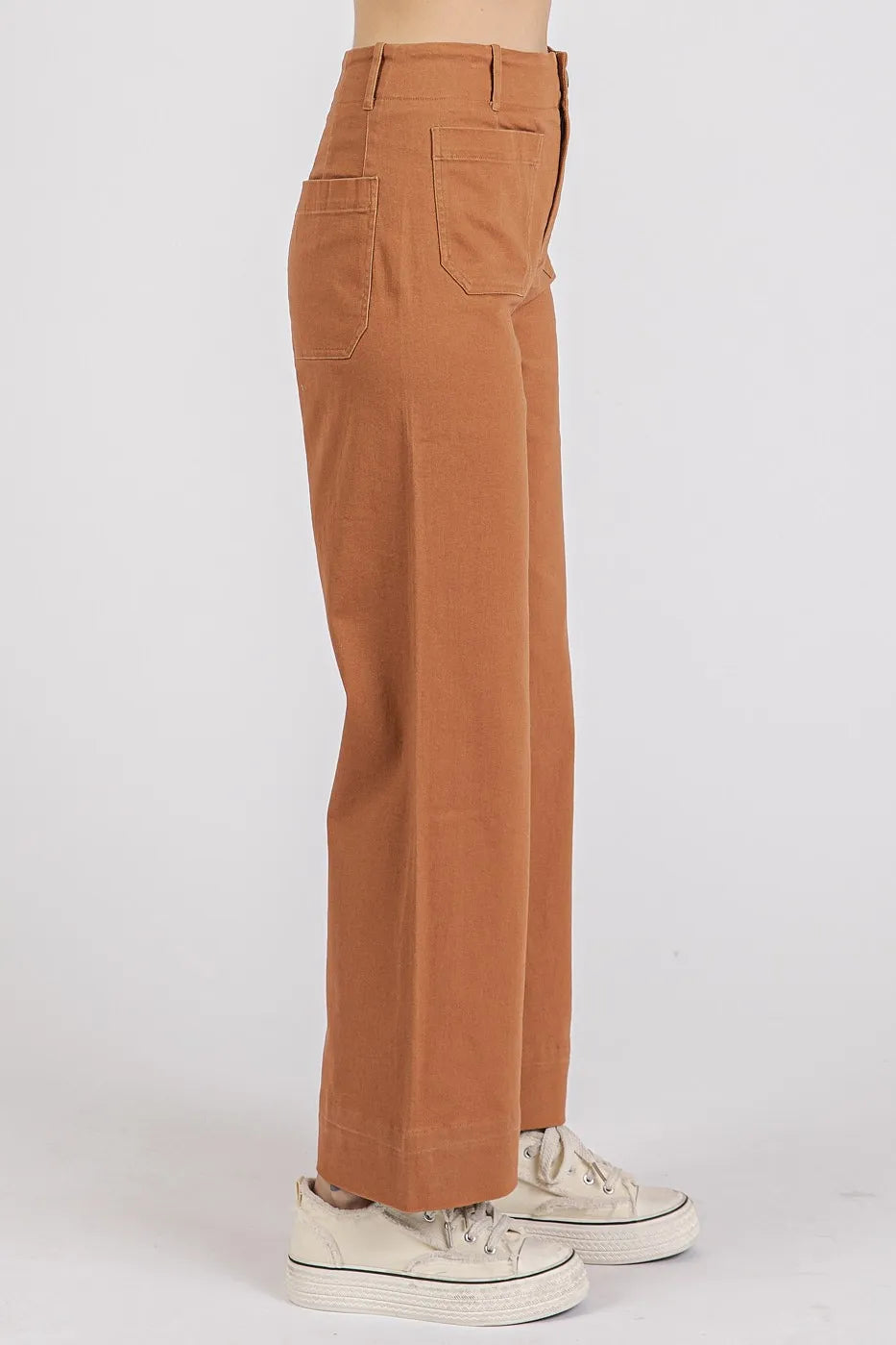 Twill Patch Pocket High Rise Wide Leg Pants in Cinnamon – outfit idea for women | Ro + Ivy