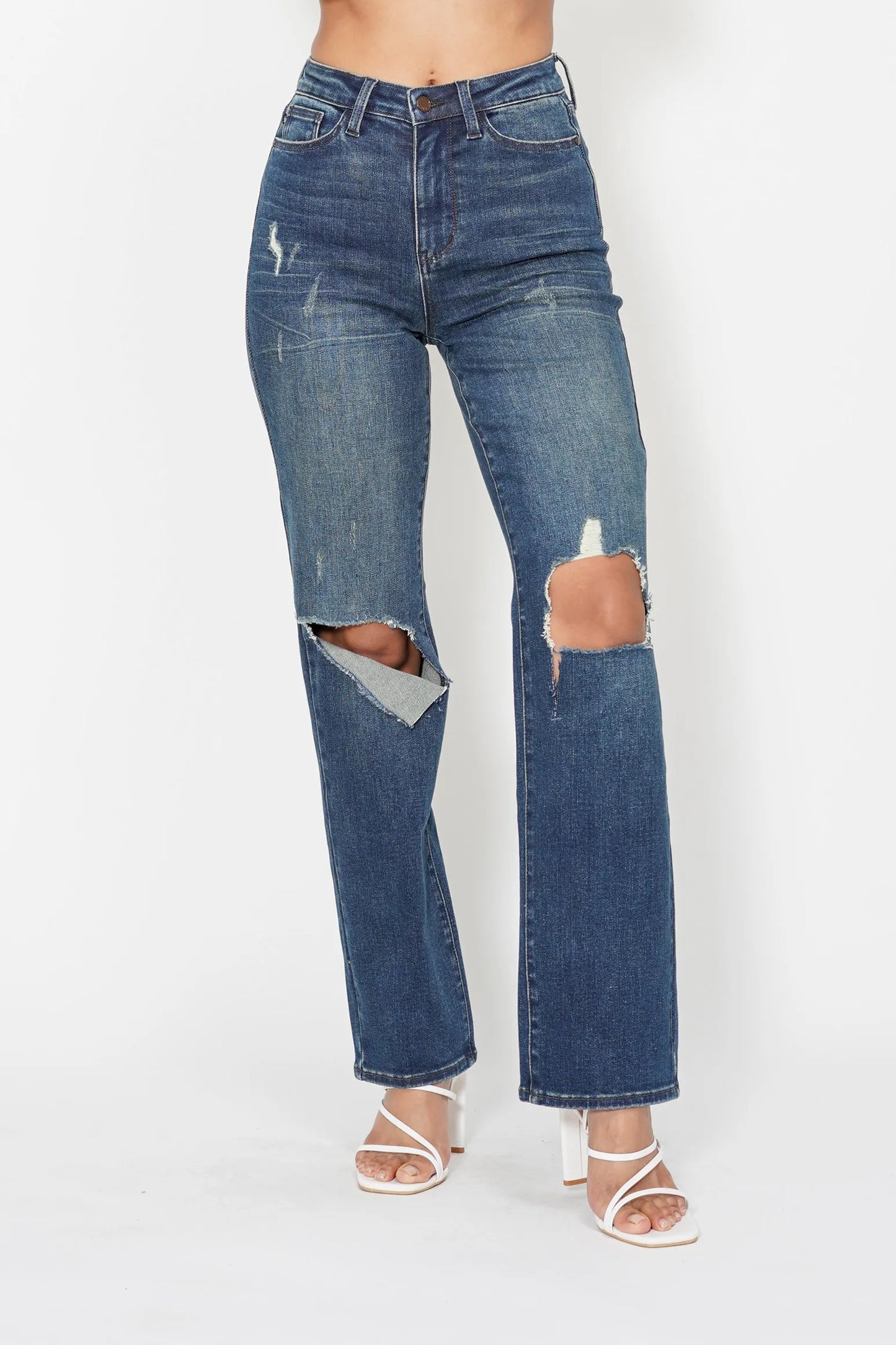 High Waist Ripped Knee Dad Jeans – outfit idea for women | Ro + Ivy