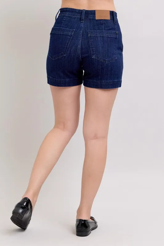 High Waist Denim Shorts in Dark Blue – outfit idea for women | Ro + Ivy