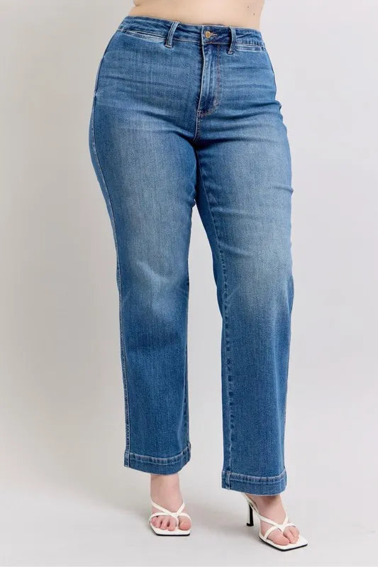 High Waist Contrast Thread Straight Jeans – outfit idea for women | Ro + Ivy