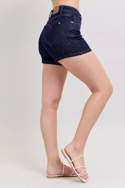 High Waist Heart Shaped Back Pockets & Red Thread Denim Shorts – outfit idea for women | Ro + Ivy