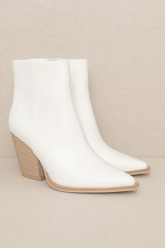 WHITE D-Sonia-Western, Ankle Boot Trendy Boots Outfit Idea for Women | Ro + Ivy