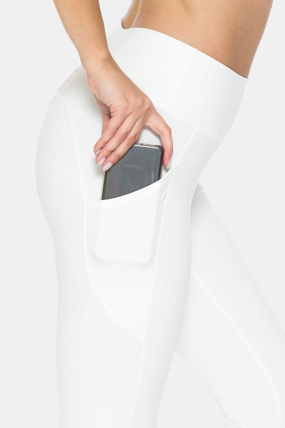 High Waist Leggings With Pockets Trendy Active Leggings Outfit Idea for Women | Ro + Ivy