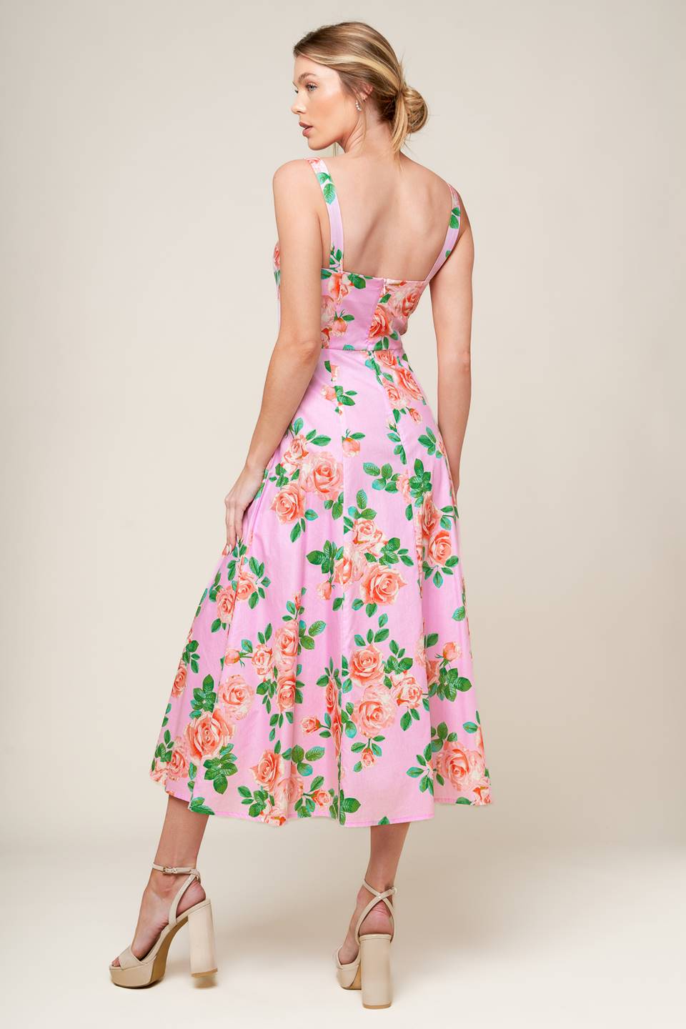 Spring Floral Print Midi Dress | Trendy Midi Dresses Outfit Idea for Women by Ro + Ivy | Elevated Basics, Modern Comfort & Style