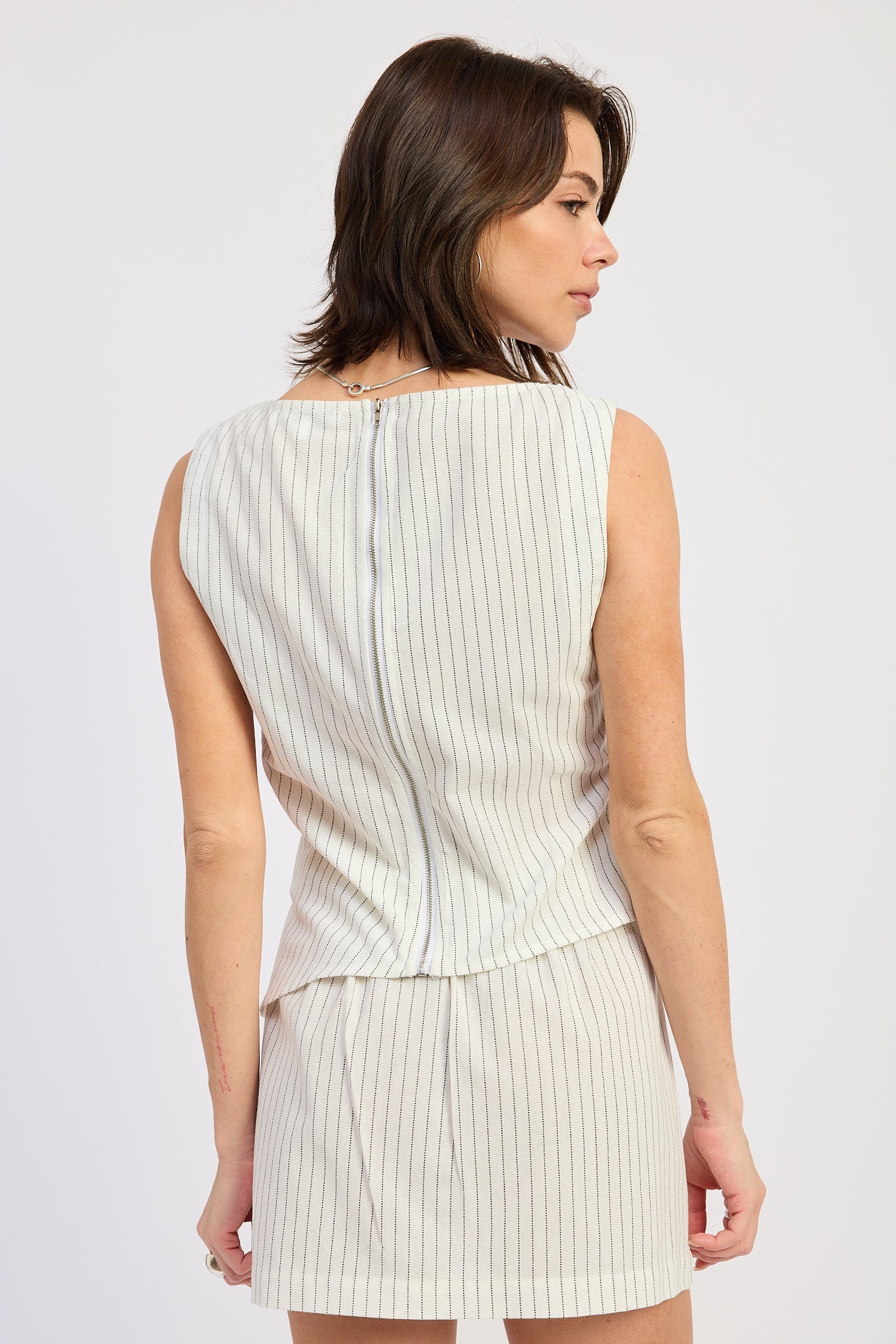 Sleeveless Back Zipper Top Viscose Linen Blend Structured Everyday Style