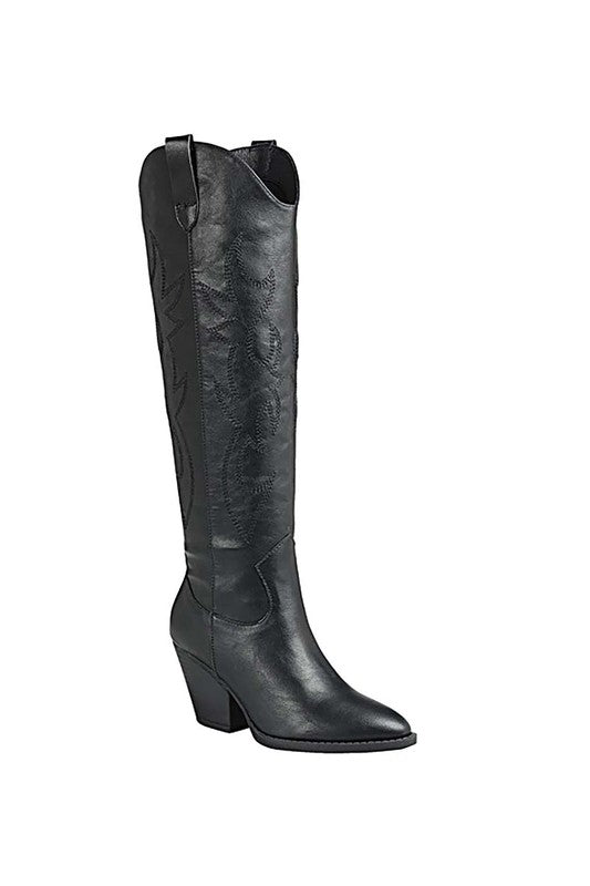 BLACK River 17 Knee High Western Boot Trendy Boots Outfit Idea for Women | Ro + Ivy