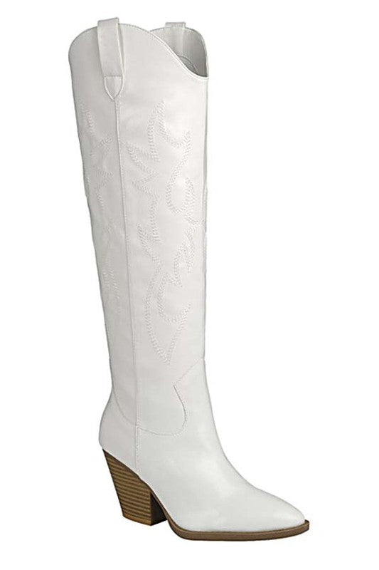River 17 Knee High Western Boot Trendy Boots Outfit Idea for Women | Ro + Ivy