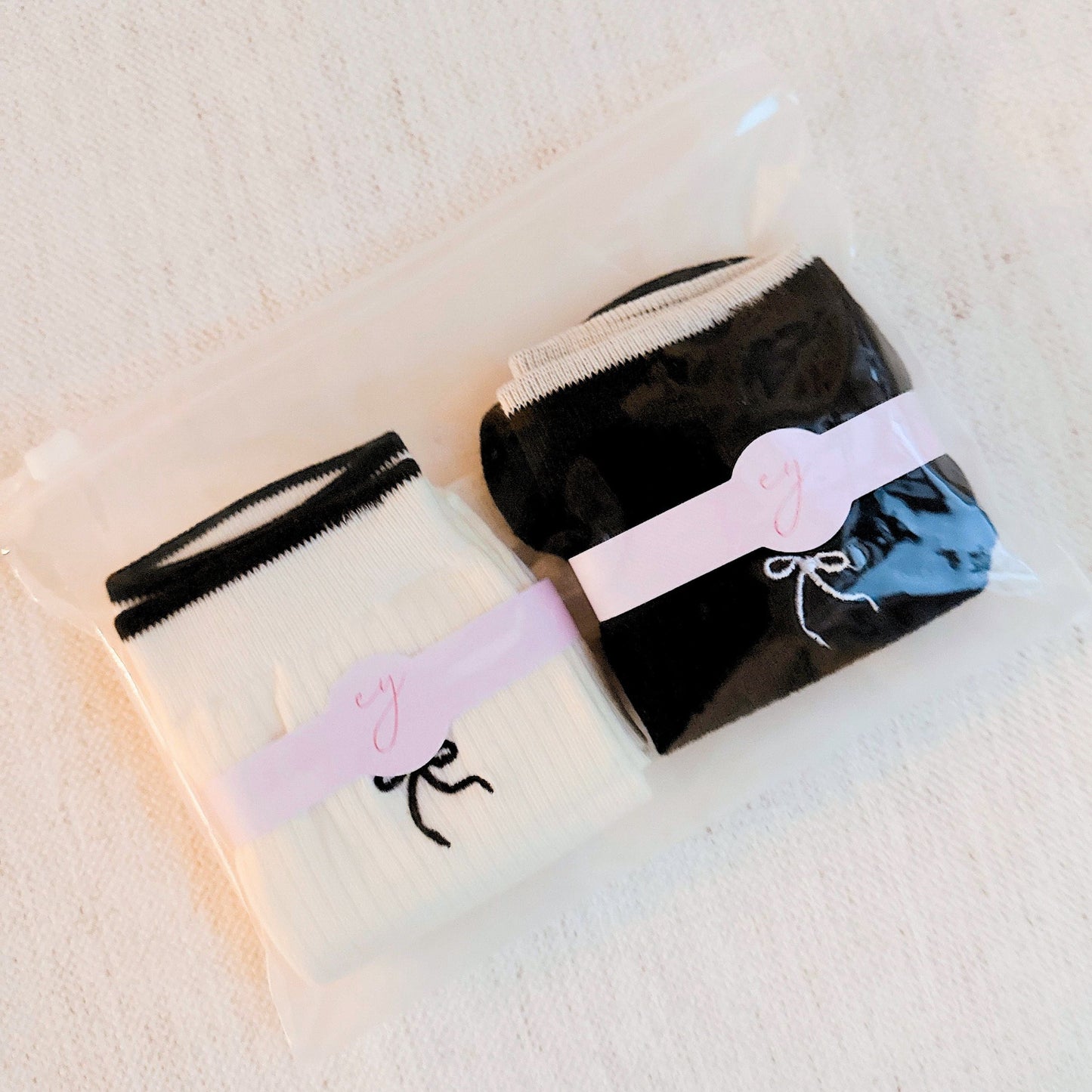 Simple Bow Ankle Socks 2-Pack — Chic Minimalist Style - Socks
