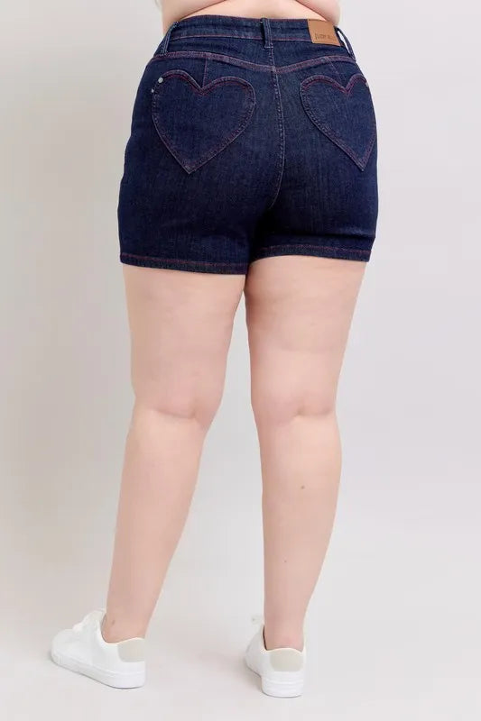 High Waist Heart Shaped Back Pockets & Red Thread Denim Shorts – outfit idea for women | Ro + Ivy