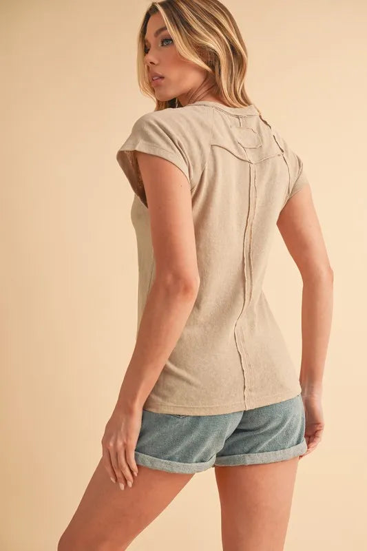 Round Neck Short Sleeve T-Shirt – outfit idea for women | Ro + Ivy