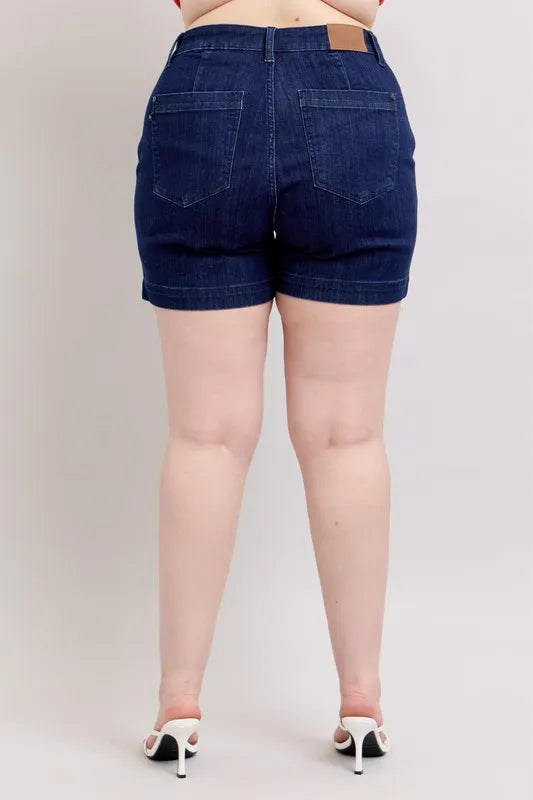 High Waist Denim Shorts in Dark Blue – outfit idea for women | Ro + Ivy