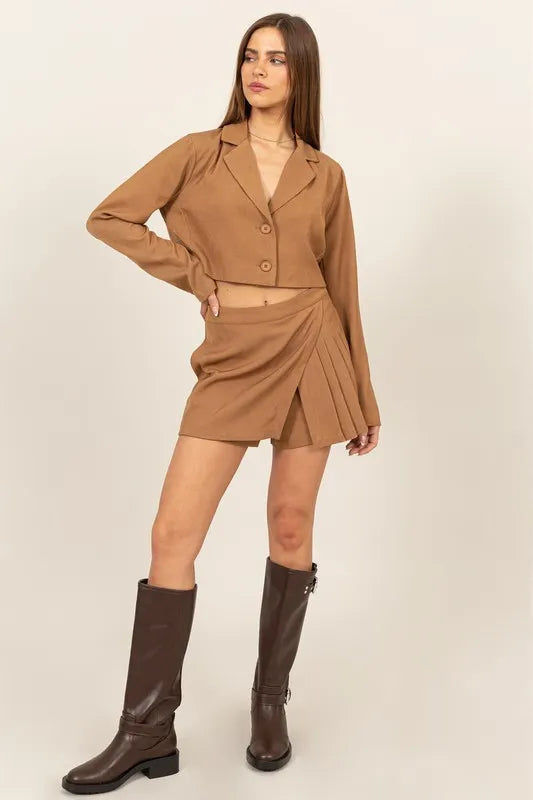 Cropped Button-Down Blazer In Khaki – outfit idea for women | Ro + Ivy