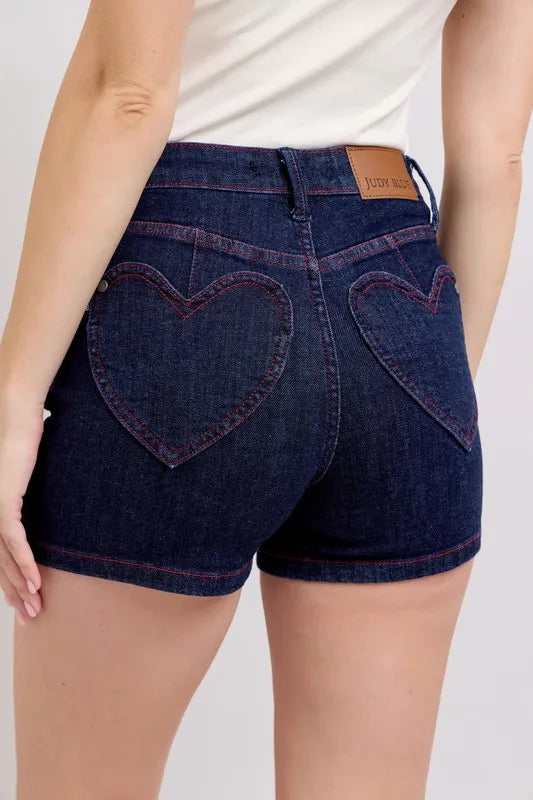 High Waist Heart Shaped Back Pockets & Red Thread Denim Shorts – outfit idea for women | Ro + Ivy