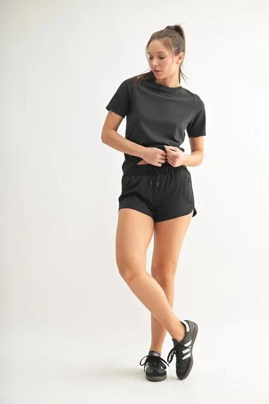 Round Neck Short Sleeve T-Shirt – outfit idea for women | Ro + Ivy