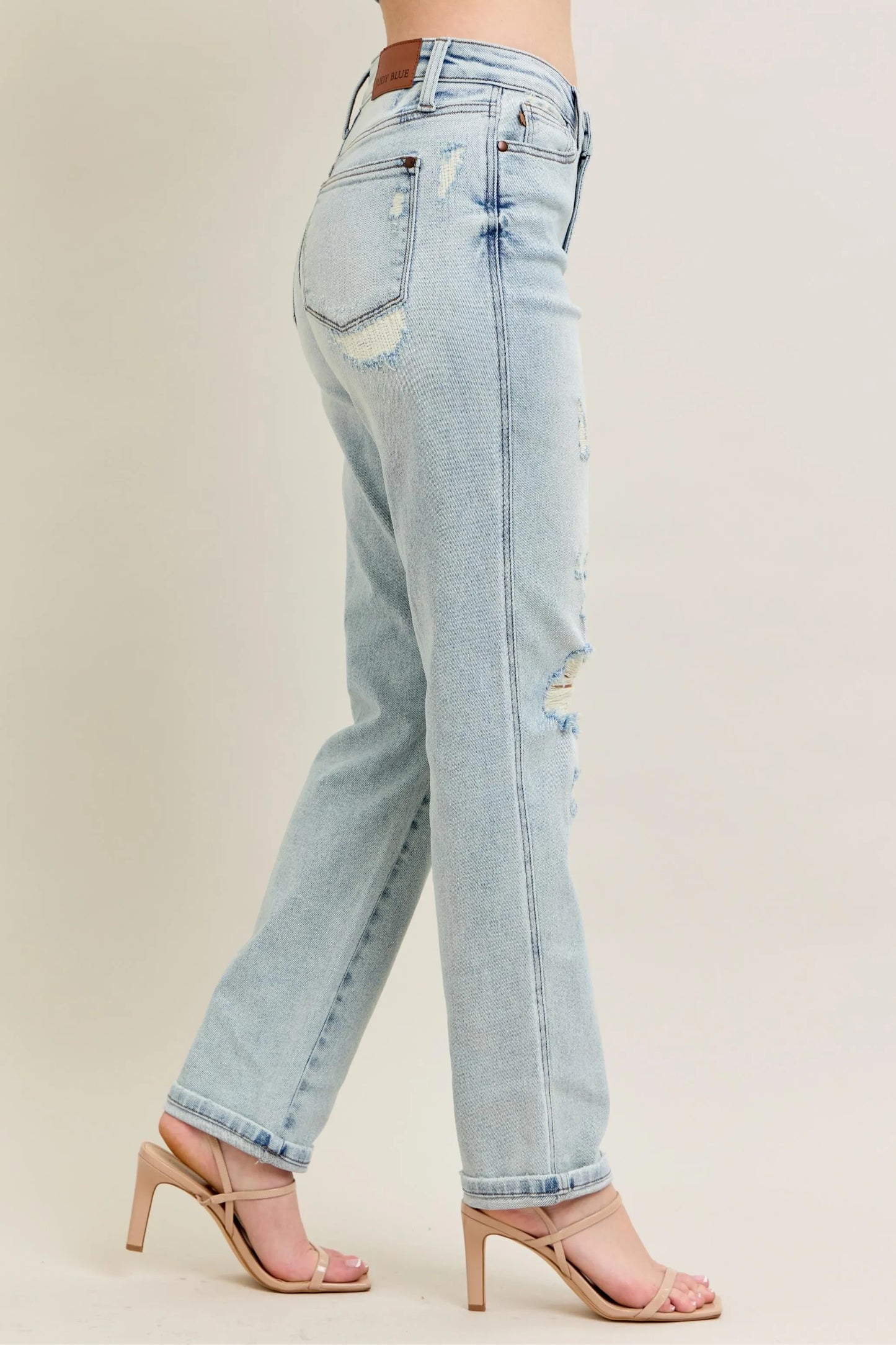 Distressed Single Cuff Boyfriend Jeans – outfit idea for women | Ro + Ivy