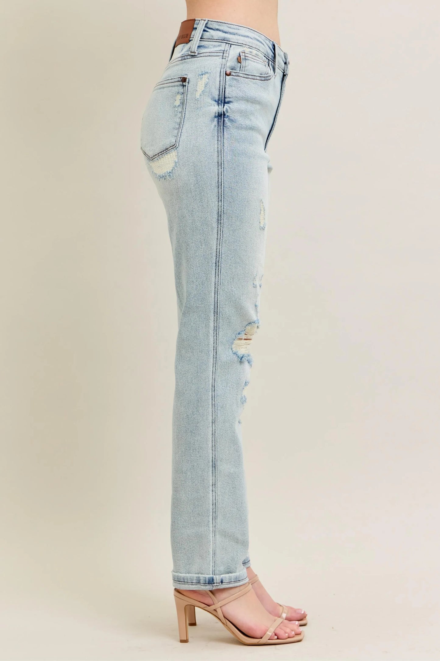 Distressed Single Cuff Boyfriend Jeans – outfit idea for women | Ro + Ivy
