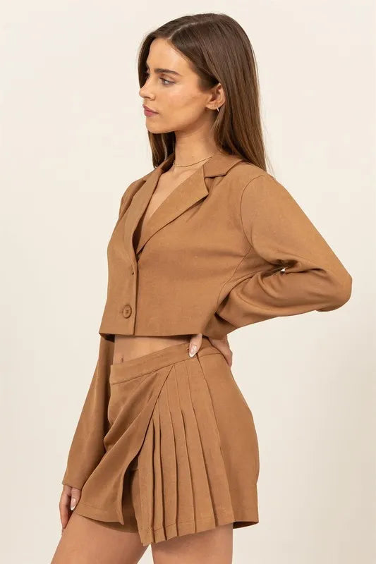 Cropped Button-Down Blazer In Khaki – outfit idea for women | Ro + Ivy