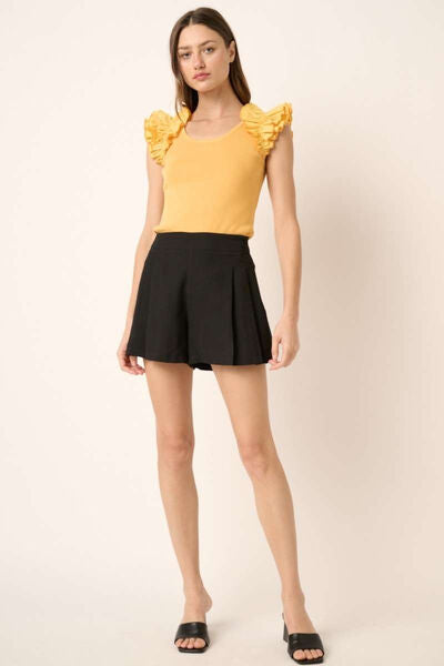 Side Invisible Zipper Pleated Shorts in Black Trendy Shorts Outfit Idea for Women | Ro + Ivy