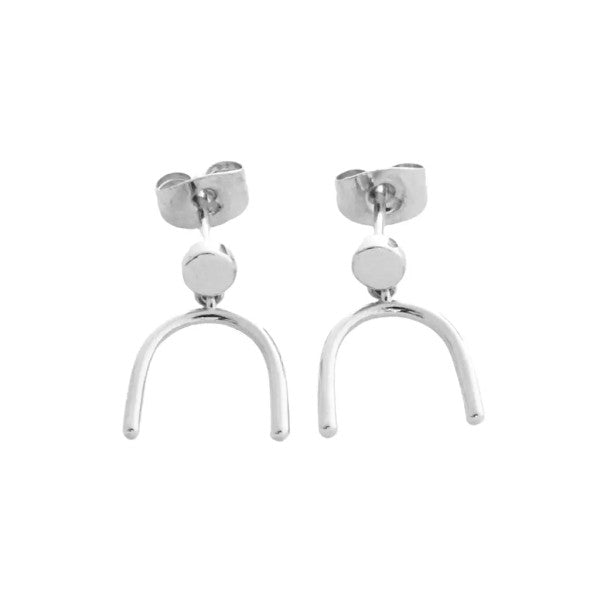June Arch Stud Earrings – outfit idea for women | Ro + Ivy