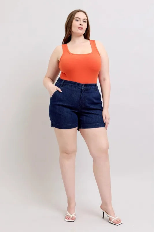 High Waist Denim Shorts in Dark Blue – outfit idea for women | Ro + Ivy