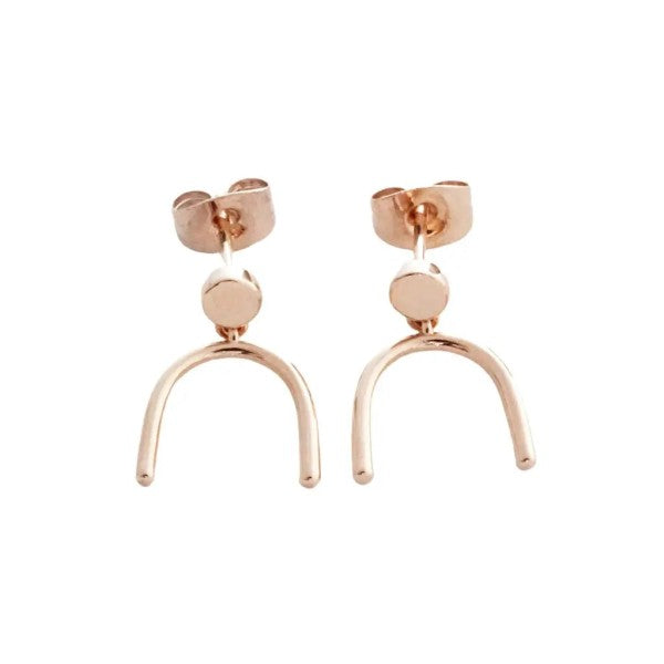 June Arch Stud Earrings – outfit idea for women | Ro + Ivy