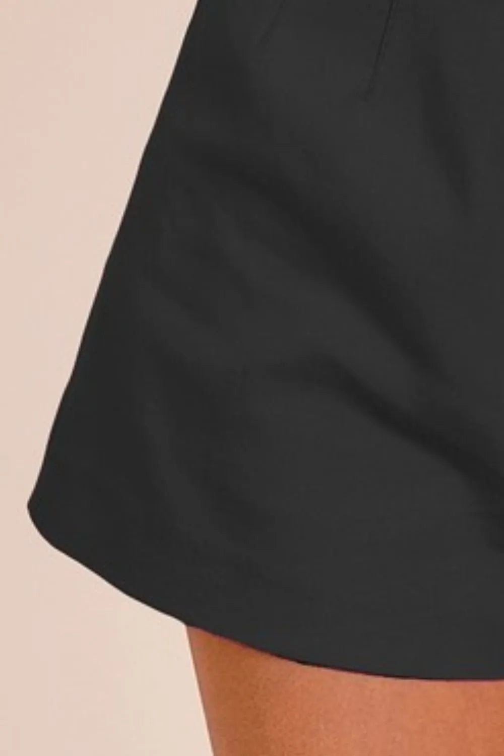 Bandless Tailored Shorts – outfit idea for women | Ro + Ivy