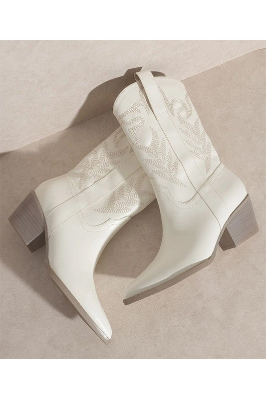 Sephira-Western Embroidered Boots – outfit idea for women | Ro + Ivy